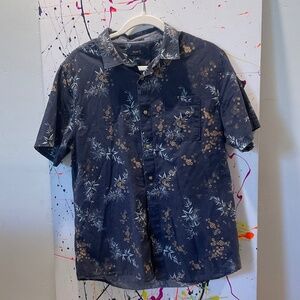 Roark Short Sleeved Button Up Medium